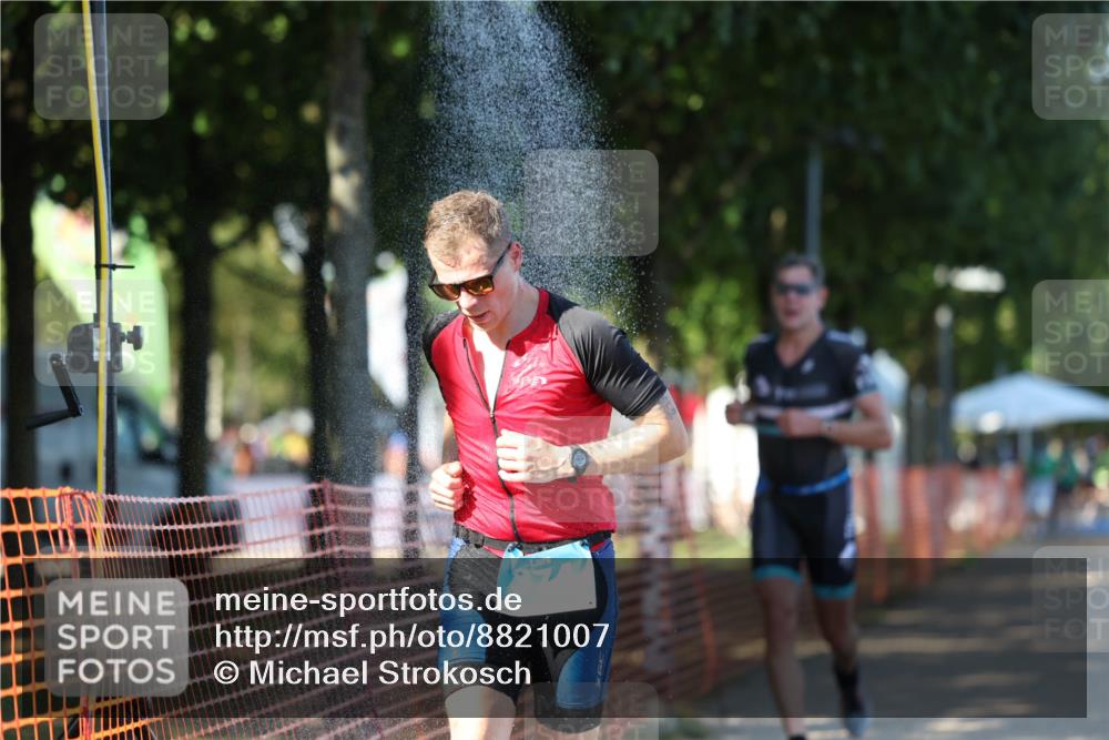 07.09.2025 - 19. Norderstedt Triathlon Michael Strokosch http://msf.ph/oto/8821007 07.09.2025 15:53:36 Laufen 1484 meine-sportfotos.de
