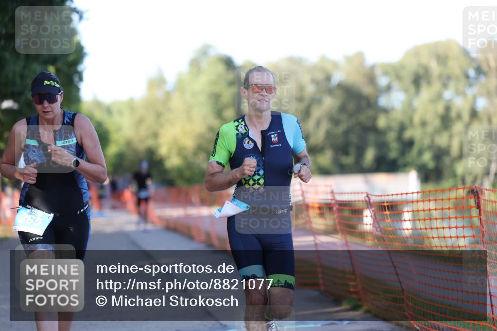 07.09.2025 - 19. Norderstedt Triathlon Michael Strokosch http://msf.ph/oto/8821077 07.09.2025 16:59:34 Laufen 923, 1045, 1568 meine-sportfotos.de