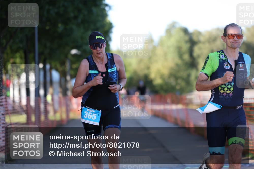07.09.2025 - 19. Norderstedt Triathlon Michael Strokosch http://msf.ph/oto/8821078 07.09.2025 16:59:34 Laufen 923, 1045, 1568 meine-sportfotos.de