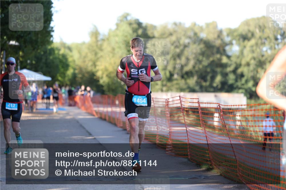 07.09.2025 - 19. Norderstedt Triathlon Michael Strokosch http://msf.ph/oto/8821144 07.09.2025 17:00:06 Laufen 412, 894, 1423, 1464 meine-sportfotos.de