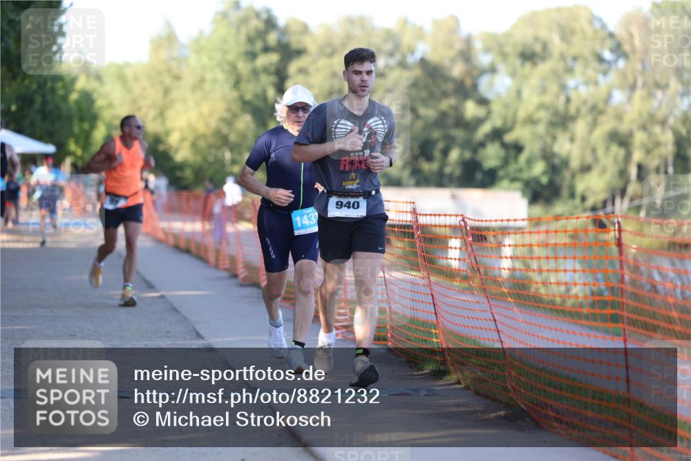 07.09.2025 - 19. Norderstedt Triathlon Michael Strokosch http://msf.ph/oto/8821232 07.09.2025 17:00:45 Laufen 889, 933, 940, 1437 meine-sportfotos.de