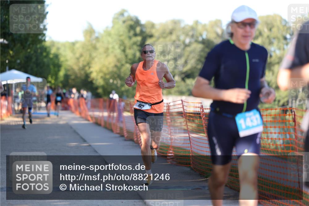 07.09.2025 - 19. Norderstedt Triathlon Michael Strokosch http://msf.ph/oto/8821246 07.09.2025 17:00:48 Laufen 889, 933, 940, 1437 meine-sportfotos.de