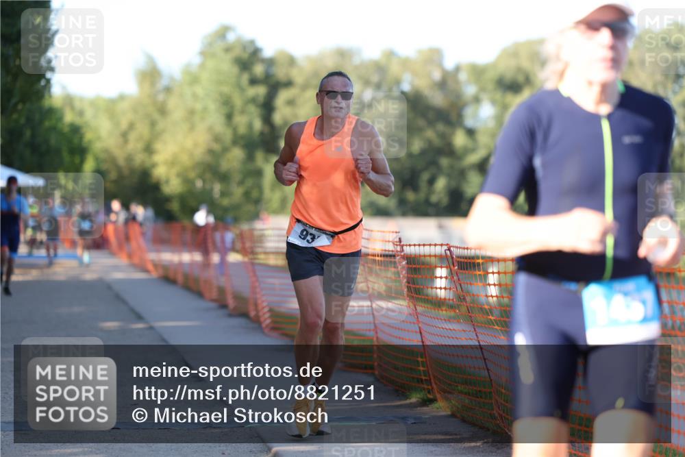 07.09.2025 - 19. Norderstedt Triathlon Michael Strokosch http://msf.ph/oto/8821251 07.09.2025 17:00:49 Laufen 889, 933, 940, 1437 meine-sportfotos.de