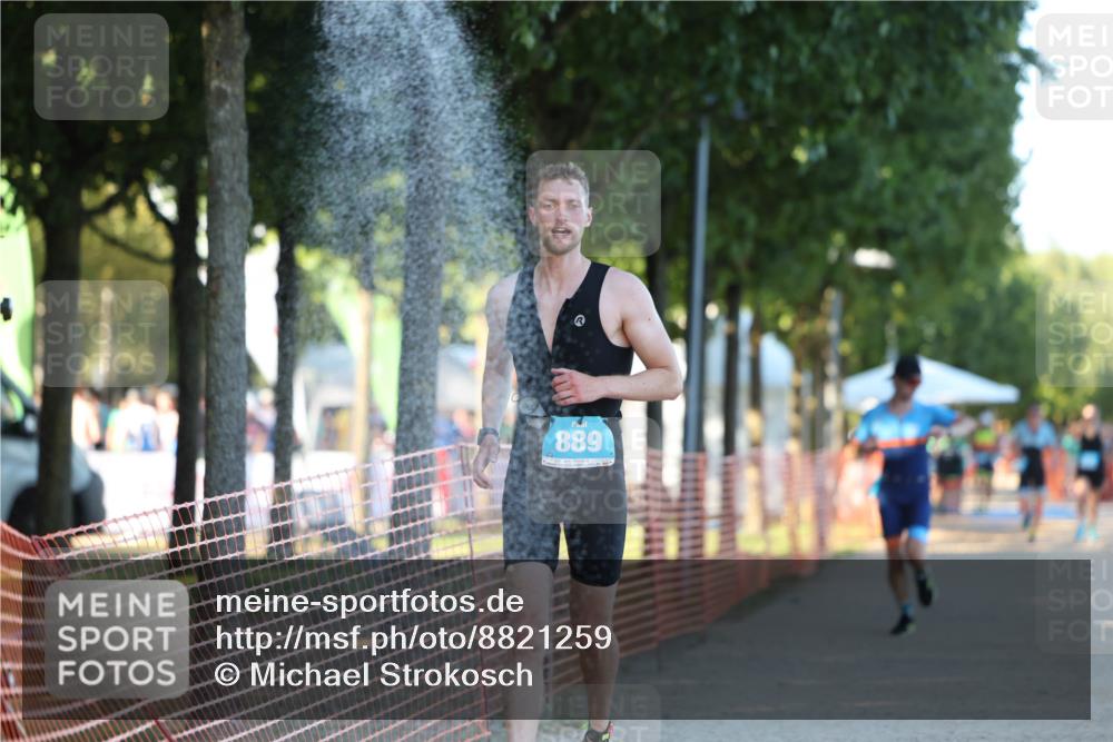07.09.2025 - 19. Norderstedt Triathlon Michael Strokosch http://msf.ph/oto/8821259 07.09.2025 17:00:52 Laufen 889, 933 meine-sportfotos.de