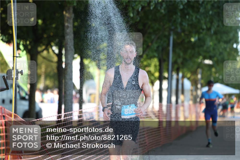 07.09.2025 - 19. Norderstedt Triathlon Michael Strokosch http://msf.ph/oto/8821265 07.09.2025 17:00:52 Laufen 889, 933 meine-sportfotos.de