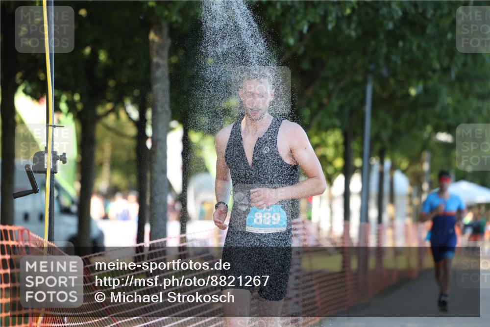 07.09.2025 - 19. Norderstedt Triathlon Michael Strokosch http://msf.ph/oto/8821267 07.09.2025 17:00:53 Laufen 889, 933 meine-sportfotos.de