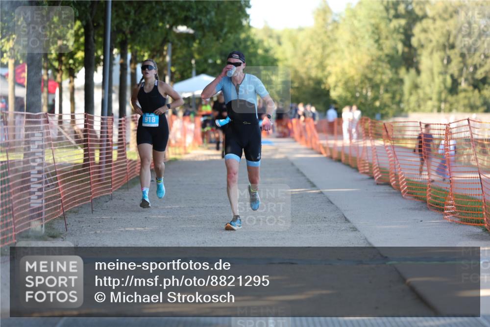07.09.2025 - 19. Norderstedt Triathlon Michael Strokosch http://msf.ph/oto/8821295 07.09.2025 17:01:01 Laufen 883, 918 meine-sportfotos.de