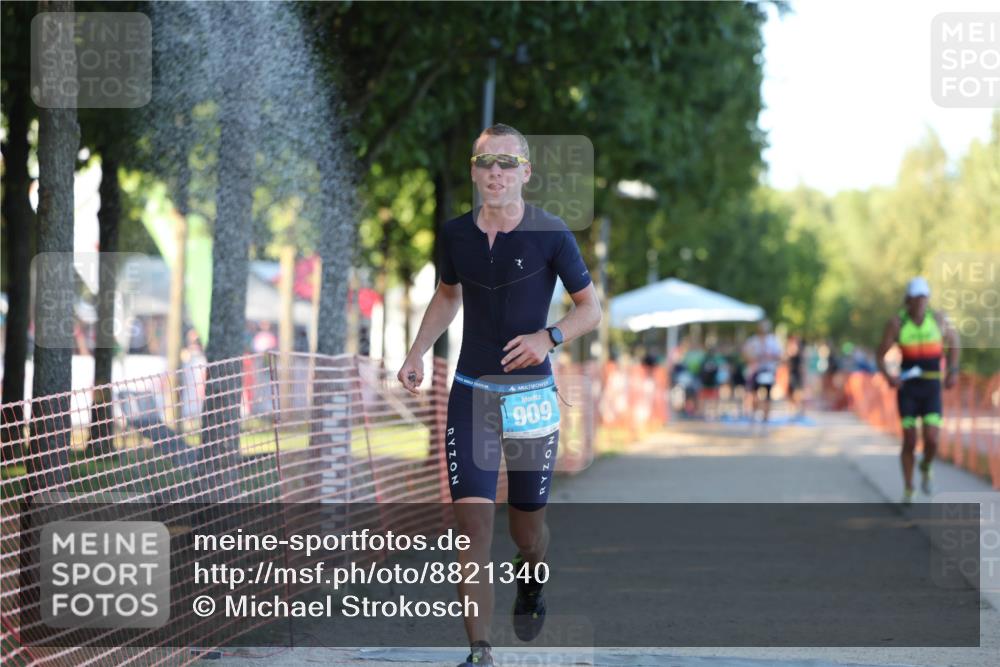 07.09.2025 - 19. Norderstedt Triathlon Michael Strokosch http://msf.ph/oto/8821340 07.09.2025 17:01:15 Laufen 1435, 1448 meine-sportfotos.de