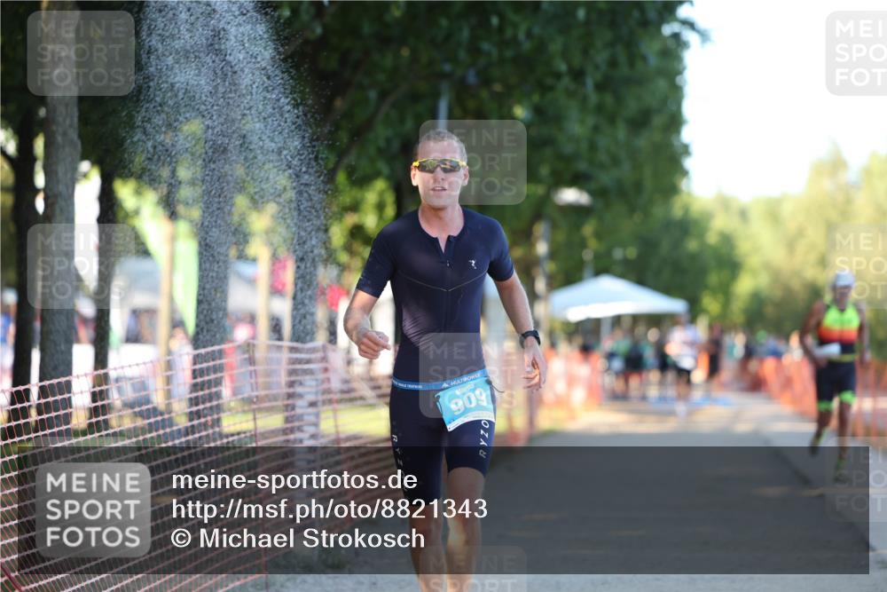 07.09.2025 - 19. Norderstedt Triathlon Michael Strokosch http://msf.ph/oto/8821343 07.09.2025 17:01:15 Laufen 1435, 1448 meine-sportfotos.de