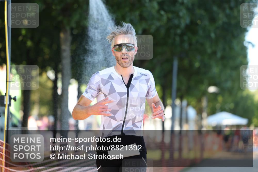 07.09.2025 - 19. Norderstedt Triathlon Michael Strokosch http://msf.ph/oto/8821392 07.09.2025 17:01:28 Laufen 886 meine-sportfotos.de