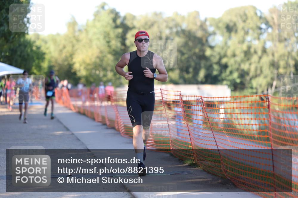 07.09.2025 - 19. Norderstedt Triathlon Michael Strokosch http://msf.ph/oto/8821395 07.09.2025 17:01:34 Laufen 886 meine-sportfotos.de