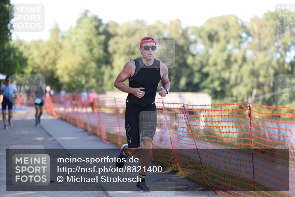 07.09.2025 - 19. Norderstedt Triathlon Michael Strokosch http://msf.ph/oto/8821400 07.09.2025 17:01:35 Laufen 886, 903, 1455 meine-sportfotos.de
