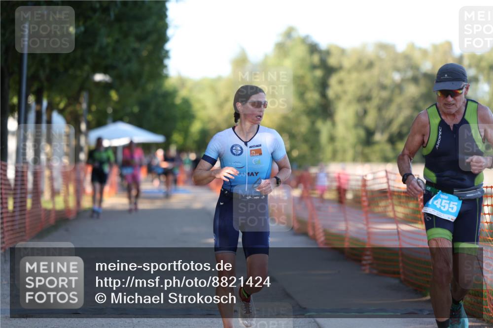 07.09.2025 - 19. Norderstedt Triathlon Michael Strokosch http://msf.ph/oto/8821424 07.09.2025 17:01:43 Laufen 903, 1455 meine-sportfotos.de