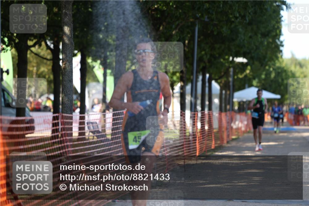 07.09.2025 - 19. Norderstedt Triathlon Michael Strokosch http://msf.ph/oto/8821433 07.09.2025 15:55:40 Laufen 458, 1453 meine-sportfotos.de