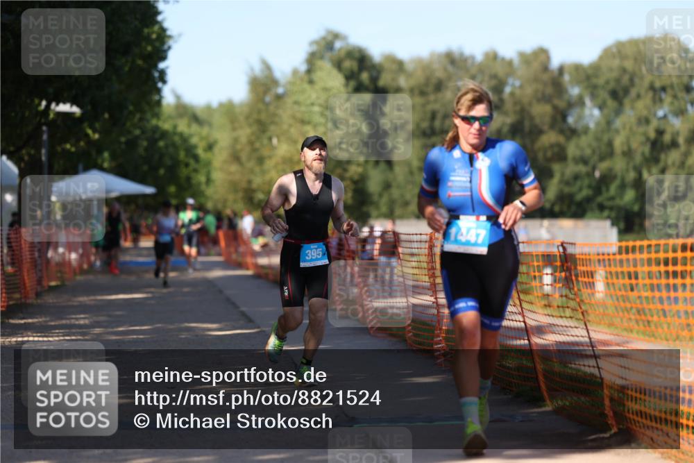 07.09.2025 - 19. Norderstedt Triathlon Michael Strokosch http://msf.ph/oto/8821524 07.09.2025 15:55:59 Laufen 395, 1447 meine-sportfotos.de