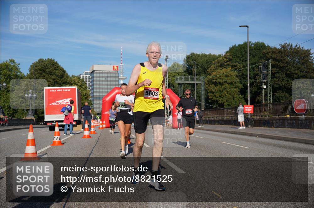 07.09.2025 - BARMER Alsterlauf Yannick Fuchs http://msf.ph/oto/8821525 07.09.2025 09:46:00 Laufen 2369, 5603, 4578 meine-sportfotos.de