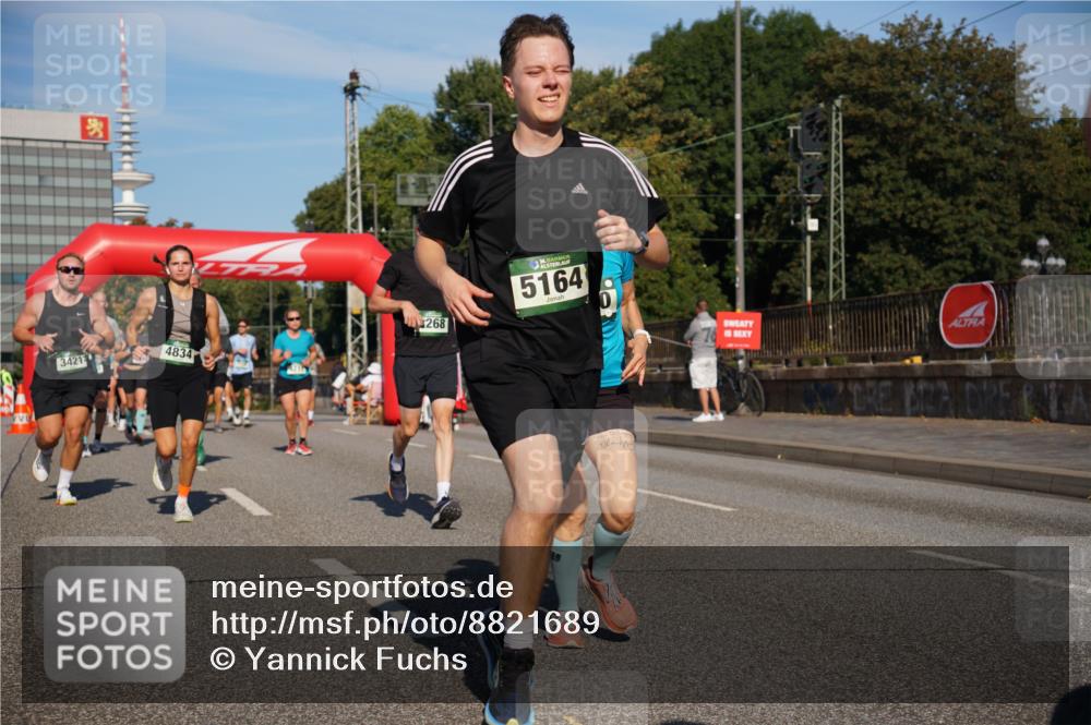 07.09.2025 - BARMER Alsterlauf Yannick Fuchs http://msf.ph/oto/8821689 07.09.2025 09:46:08 Laufen 3421, 4834, 268, 35, 5164 meine-sportfotos.de