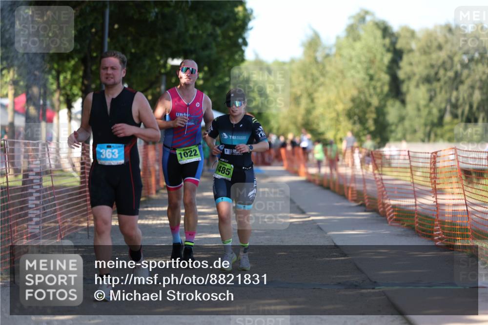 07.09.2025 - 19. Norderstedt Triathlon Michael Strokosch http://msf.ph/oto/8821831 07.09.2025 15:58:57 Laufen 363, 390, 1485 meine-sportfotos.de