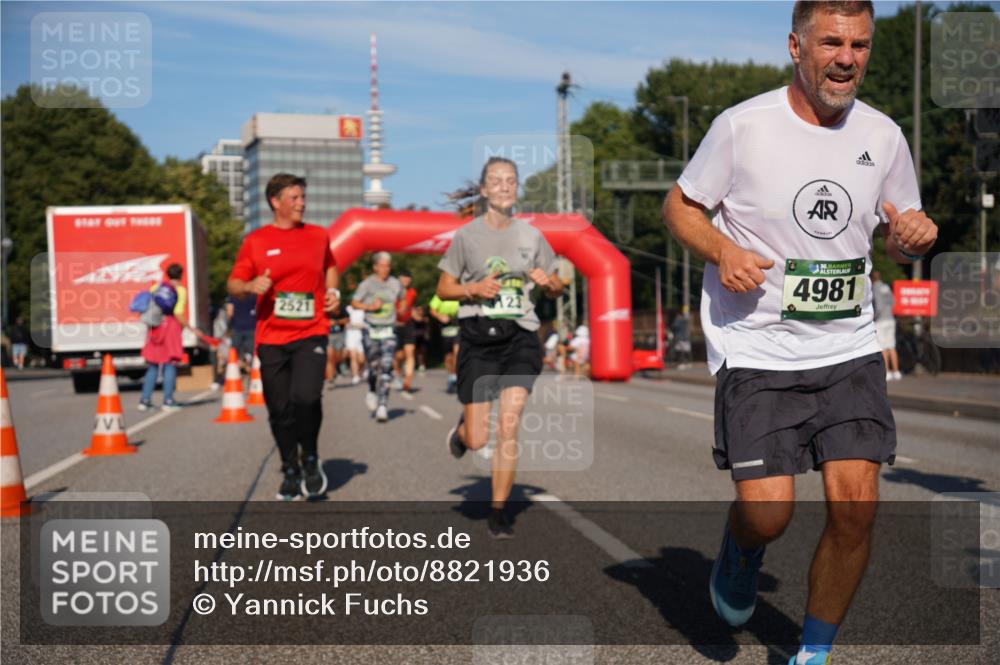 07.09.2025 - BARMER Alsterlauf Yannick Fuchs http://msf.ph/oto/8821936 07.09.2025 09:46:19 Laufen 123, 36, 4981 meine-sportfotos.de