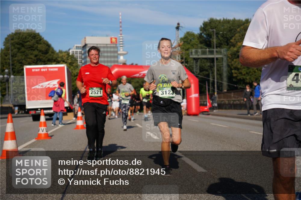 07.09.2025 - BARMER Alsterlauf Yannick Fuchs http://msf.ph/oto/8821945 07.09.2025 09:46:19 Laufen 2521, 3123, 19, 45 meine-sportfotos.de