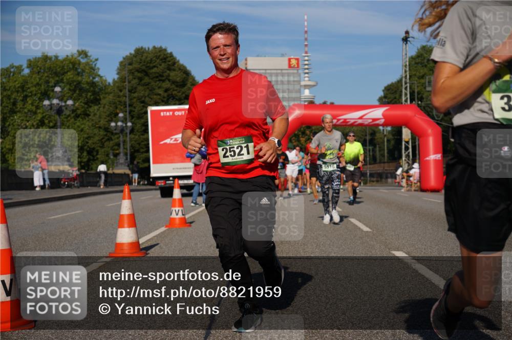 07.09.2025 - BARMER Alsterlauf Yannick Fuchs http://msf.ph/oto/8821959 07.09.2025 09:46:20 Laufen 2521, 5516, 3 meine-sportfotos.de