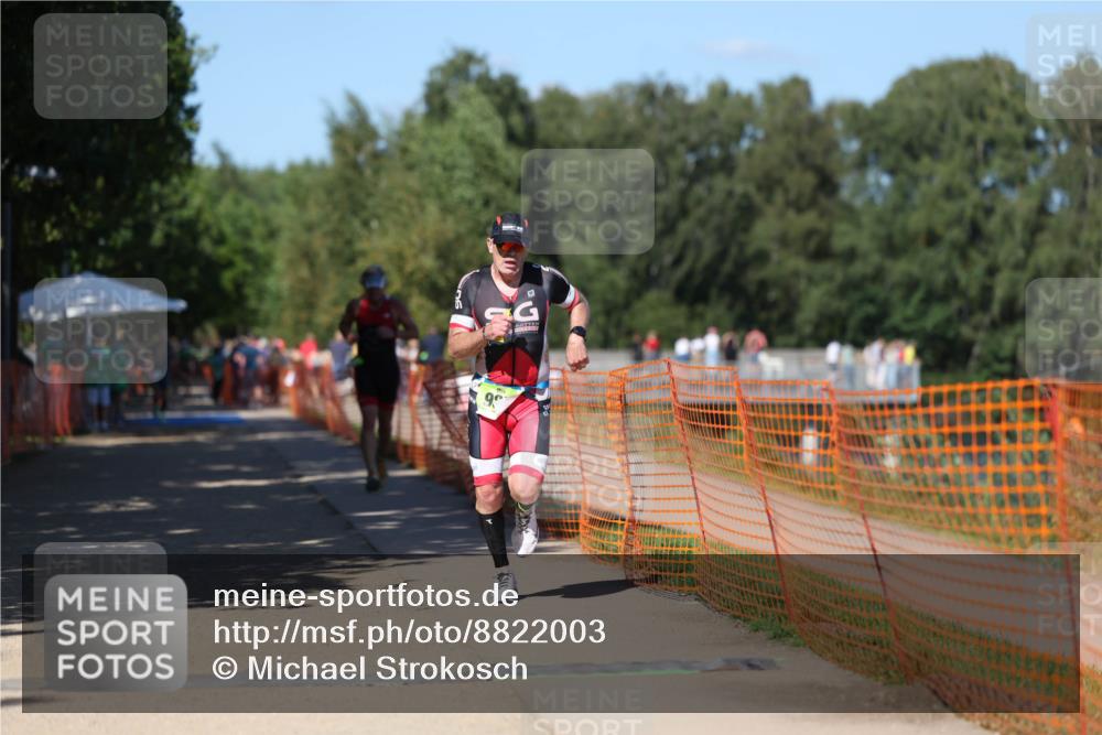 07.09.2025 - 19. Norderstedt Triathlon Michael Strokosch http://msf.ph/oto/8822003 07.09.2025 15:00:33 Laufen 984, 985 meine-sportfotos.de