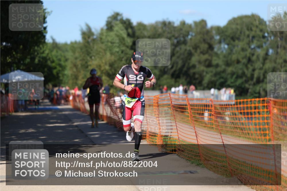 07.09.2025 - 19. Norderstedt Triathlon Michael Strokosch http://msf.ph/oto/8822004 07.09.2025 15:00:33 Laufen 984, 985 meine-sportfotos.de