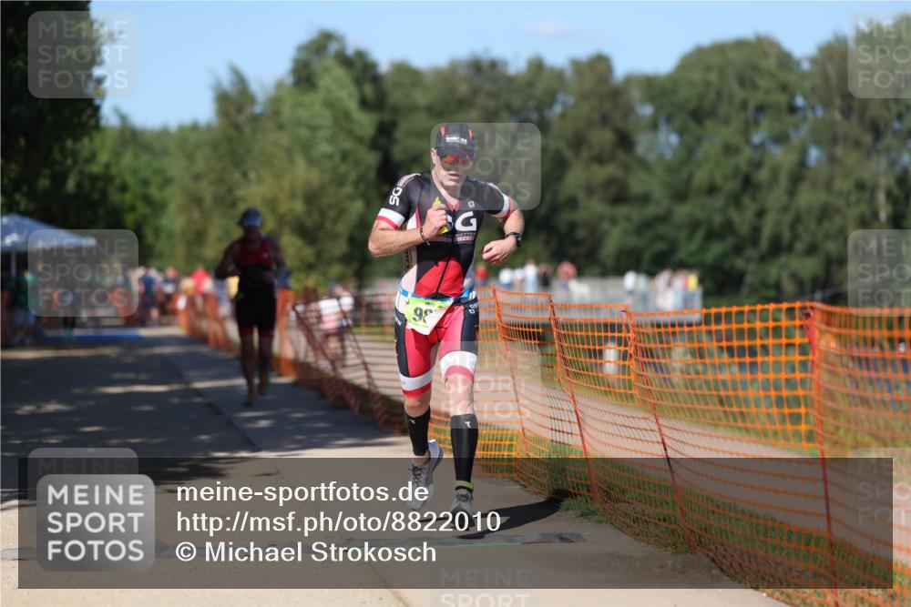 07.09.2025 - 19. Norderstedt Triathlon Michael Strokosch http://msf.ph/oto/8822010 07.09.2025 15:00:34 Laufen 984, 985 meine-sportfotos.de