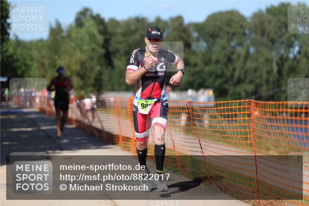 07.09.2025 - 19. Norderstedt Triathlon Michael Strokosch http://msf.ph/oto/8822017 07.09.2025 15:00:35 Laufen 984, 985 meine-sportfotos.de