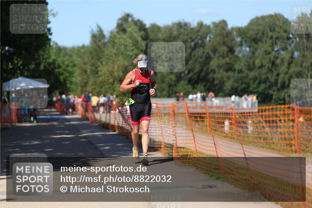 07.09.2025 - 19. Norderstedt Triathlon Michael Strokosch http://msf.ph/oto/8822032 07.09.2025 15:00:38 Laufen 984, 985 meine-sportfotos.de
