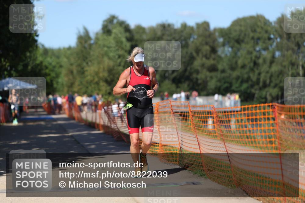 07.09.2025 - 19. Norderstedt Triathlon Michael Strokosch http://msf.ph/oto/8822039 07.09.2025 15:00:39 Laufen 984, 985 meine-sportfotos.de