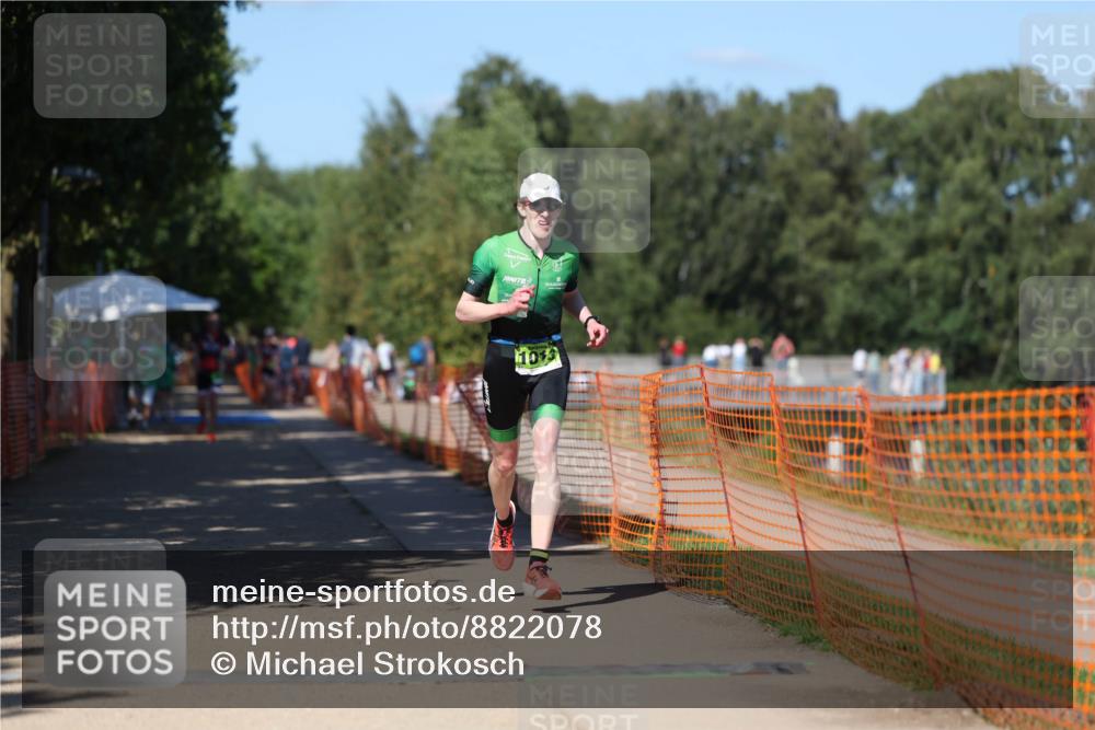 07.09.2025 - 19. Norderstedt Triathlon Michael Strokosch http://msf.ph/oto/8822078 07.09.2025 15:01:01 Laufen 1013 meine-sportfotos.de