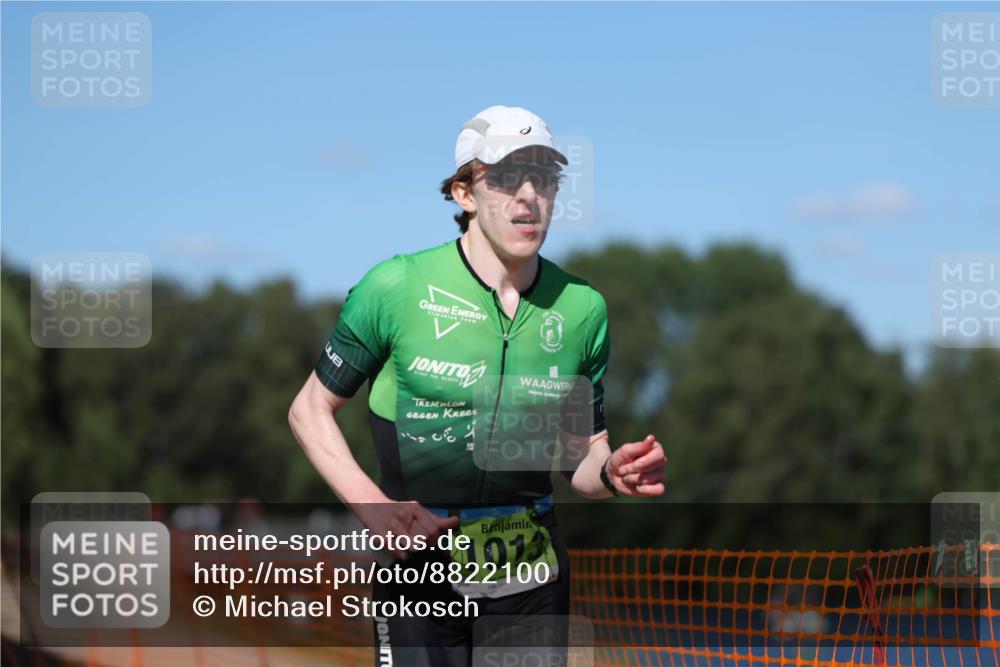 07.09.2025 - 19. Norderstedt Triathlon Michael Strokosch http://msf.ph/oto/8822100 07.09.2025 15:01:03 Laufen 1013 meine-sportfotos.de