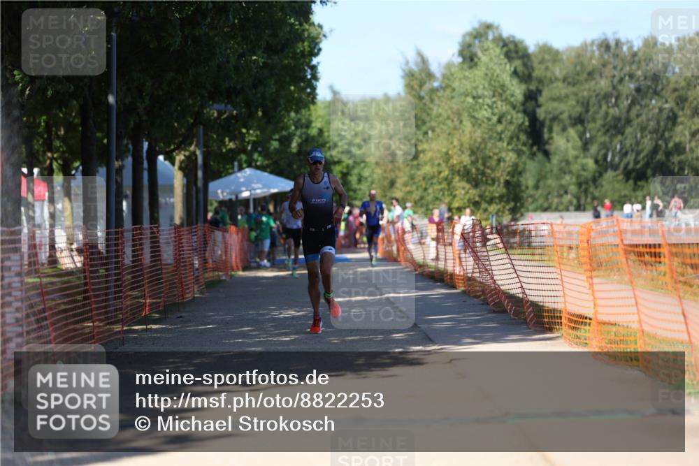 07.09.2025 - 19. Norderstedt Triathlon Michael Strokosch http://msf.ph/oto/8822253 07.09.2025 15:02:00 Laufen 911, 988, 1014 meine-sportfotos.de