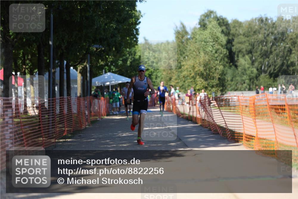 07.09.2025 - 19. Norderstedt Triathlon Michael Strokosch http://msf.ph/oto/8822256 07.09.2025 15:02:00 Laufen 911, 988, 1014 meine-sportfotos.de