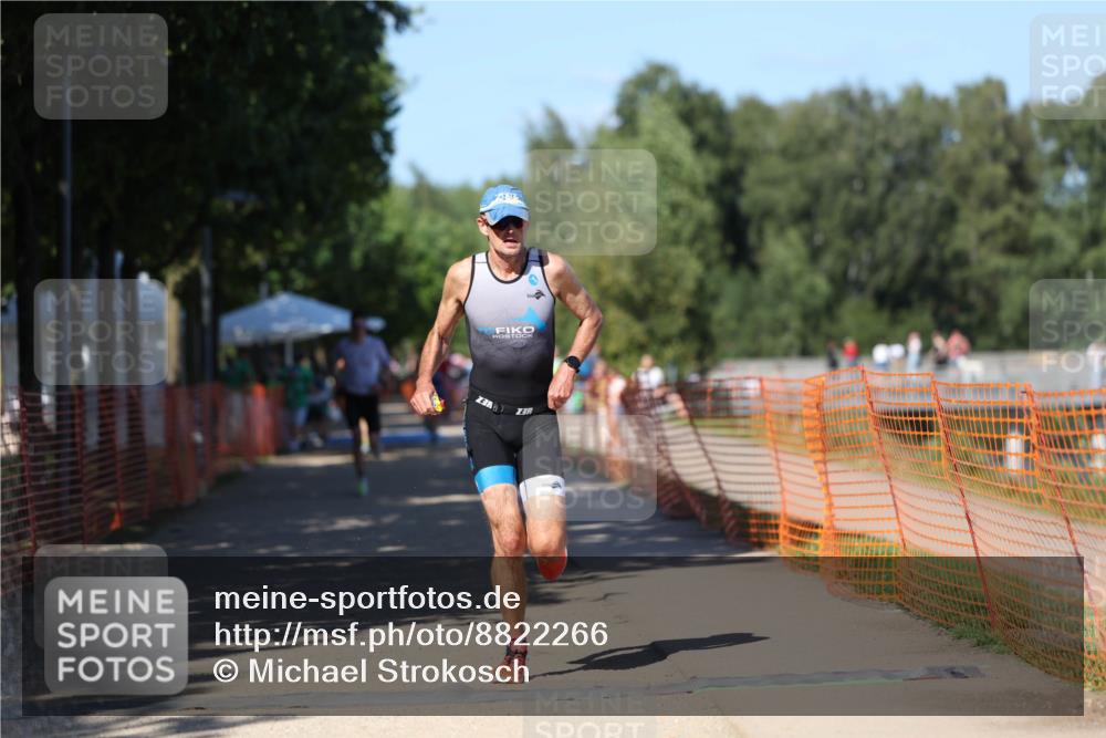 07.09.2025 - 19. Norderstedt Triathlon Michael Strokosch http://msf.ph/oto/8822266 07.09.2025 15:02:03 Laufen 988, 1041, 1421 meine-sportfotos.de