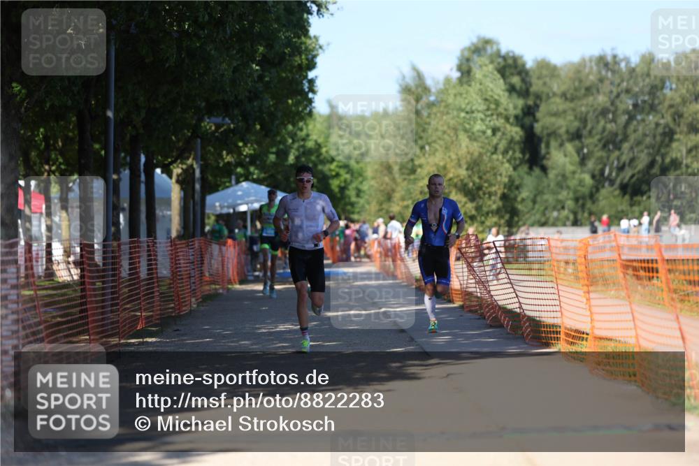 07.09.2025 - 19. Norderstedt Triathlon Michael Strokosch http://msf.ph/oto/8822283 07.09.2025 15:02:06 Laufen 988, 1041, 1421 meine-sportfotos.de