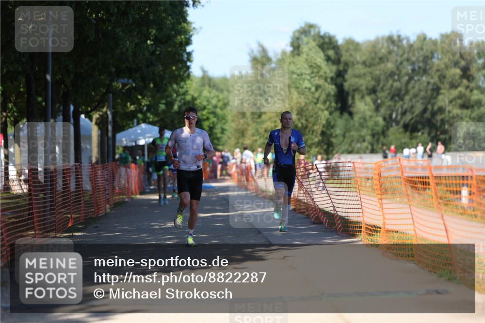 07.09.2025 - 19. Norderstedt Triathlon Michael Strokosch http://msf.ph/oto/8822287 07.09.2025 15:02:07 Laufen 988, 1041, 1421 meine-sportfotos.de