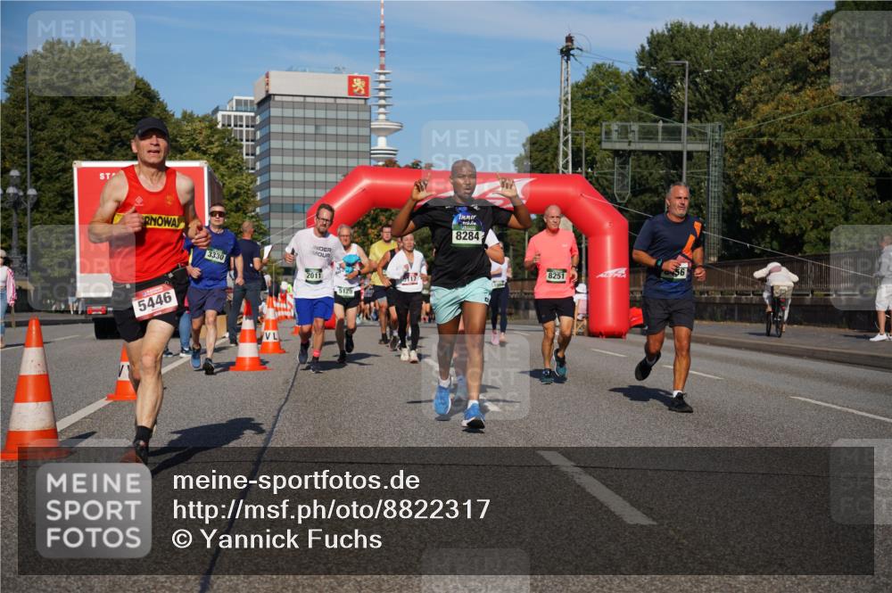 07.09.2025 - BARMER Alsterlauf Yannick Fuchs http://msf.ph/oto/8822317 07.09.2025 09:46:36 Laufen 3330, 5446, 2011, 5129, 117, 8284, 56, 8251 meine-sportfotos.de