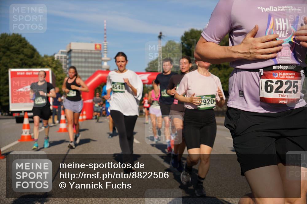 07.09.2025 - BARMER Alsterlauf Yannick Fuchs http://msf.ph/oto/8822506 07.09.2025 09:46:49 Laufen 1459, 4540, 2920, 49, 36, 6225 meine-sportfotos.de