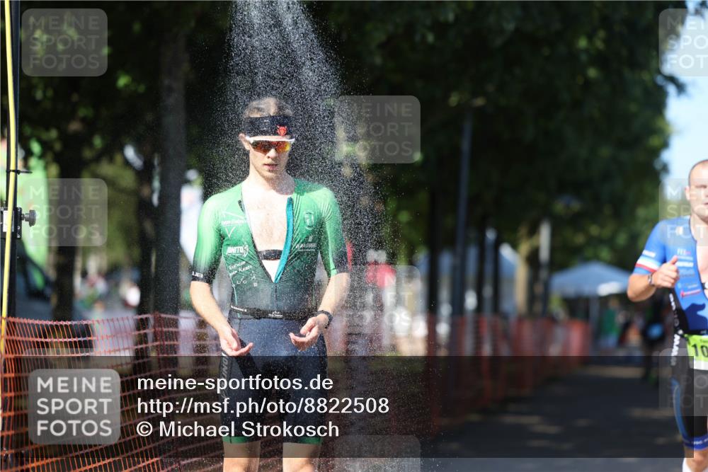 07.09.2025 - 19. Norderstedt Triathlon Michael Strokosch http://msf.ph/oto/8822508 07.09.2025 15:11:15 Laufen 985, 1012, 1016 meine-sportfotos.de