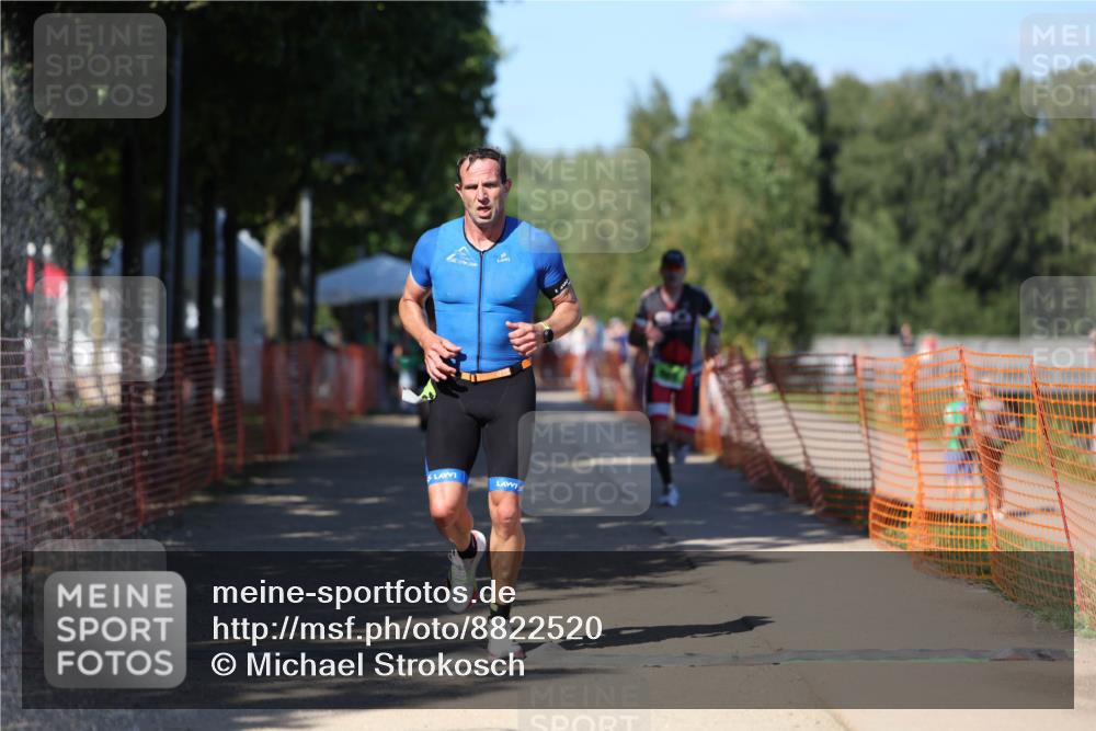 07.09.2025 - 19. Norderstedt Triathlon Michael Strokosch http://msf.ph/oto/8822520 07.09.2025 15:11:19 Laufen 888, 979, 985, 1012 meine-sportfotos.de