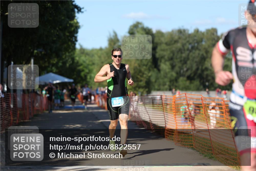 07.09.2025 - 19. Norderstedt Triathlon Michael Strokosch http://msf.ph/oto/8822557 07.09.2025 15:11:24 Laufen 888, 979, 985, 1012 meine-sportfotos.de