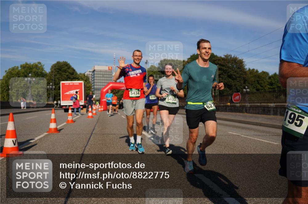 07.09.2025 - BARMER Alsterlauf Yannick Fuchs http://msf.ph/oto/8822775 07.09.2025 09:47:06 Laufen 5434, 808, 5433, 627, 36, 195 meine-sportfotos.de