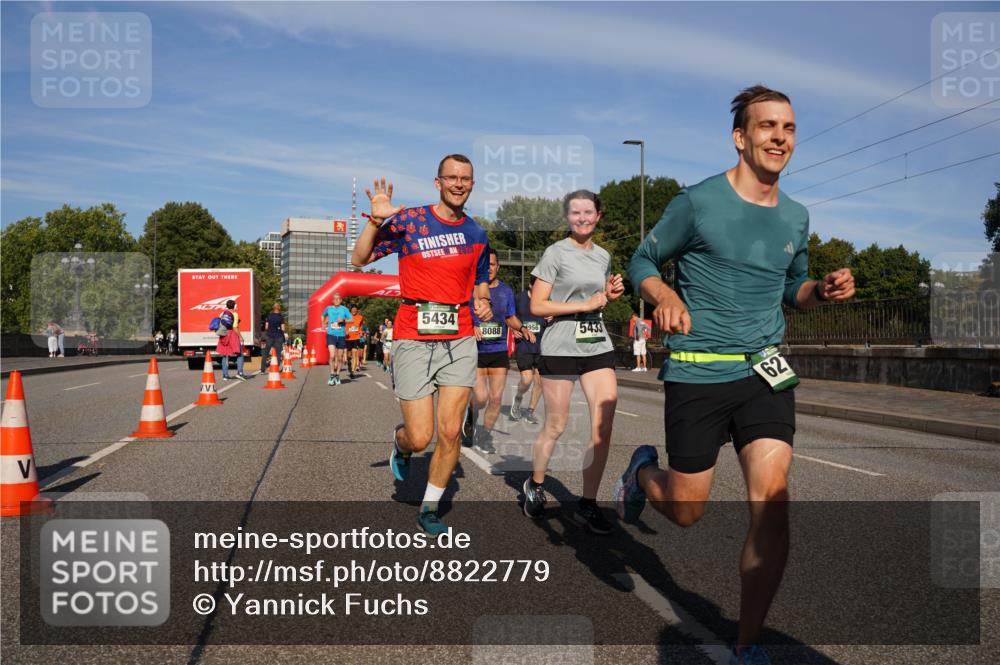 07.09.2025 - BARMER Alsterlauf Yannick Fuchs http://msf.ph/oto/8822779 07.09.2025 09:47:06 Laufen 20251, 5434, 8088, 956, 5433, 62 meine-sportfotos.de