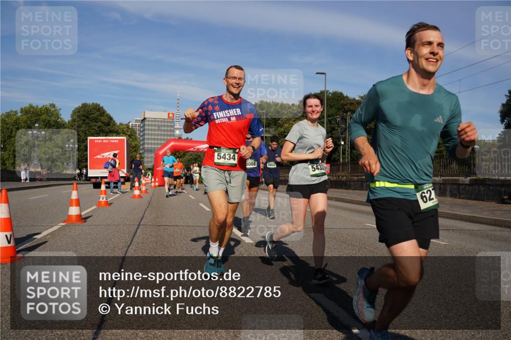 07.09.2025 - BARMER Alsterlauf Yannick Fuchs http://msf.ph/oto/8822785 07.09.2025 09:47:06 Laufen 2025, 5434, 8088, 4956, 5433, 627 meine-sportfotos.de