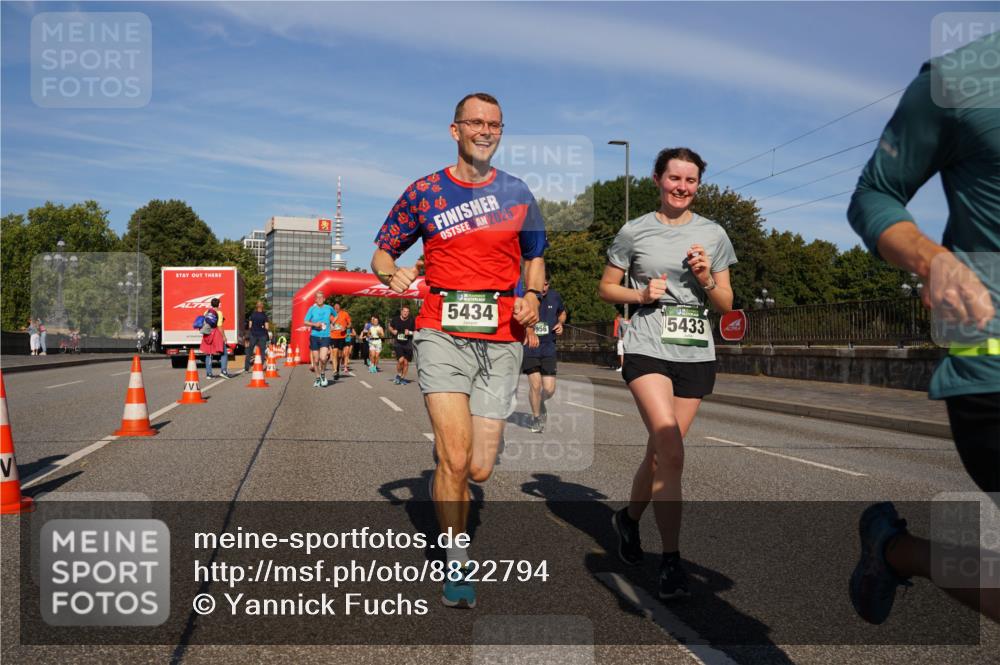 07.09.2025 - BARMER Alsterlauf Yannick Fuchs http://msf.ph/oto/8822794 07.09.2025 09:47:07 Laufen 2025, 5434, 956, 5433 meine-sportfotos.de