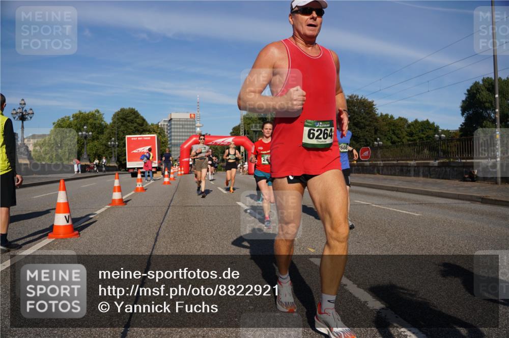 07.09.2025 - BARMER Alsterlauf Yannick Fuchs http://msf.ph/oto/8822921 07.09.2025 09:47:14 Laufen 26, 36, 6264, 608 meine-sportfotos.de