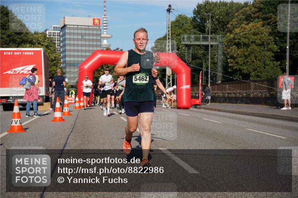 07.09.2025 - BARMER Alsterlauf Yannick Fuchs http://msf.ph/oto/8822986 07.09.2025 09:47:18 Laufen 5462 meine-sportfotos.de