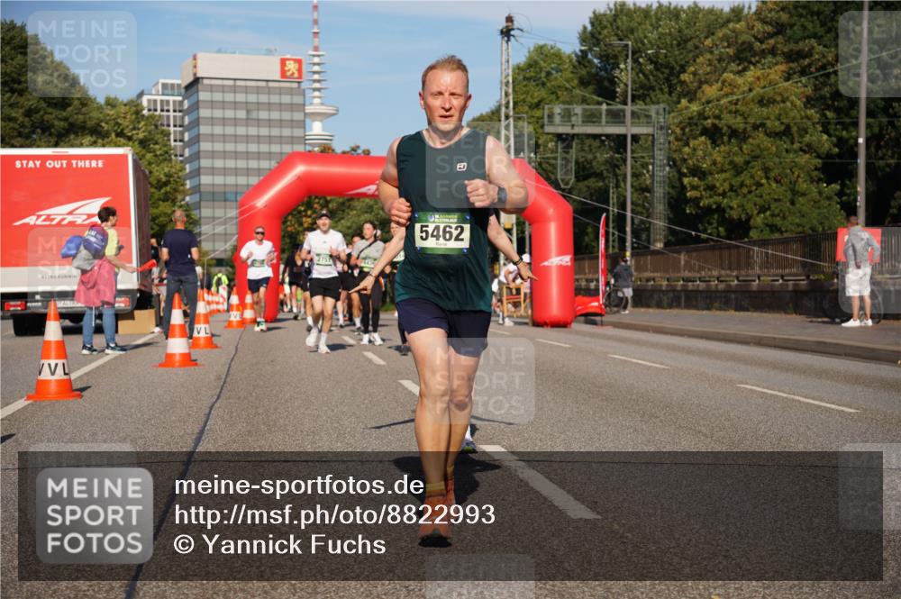 07.09.2025 - BARMER Alsterlauf Yannick Fuchs http://msf.ph/oto/8822993 07.09.2025 09:47:18 Laufen 275, 4436, 17, 5462 meine-sportfotos.de